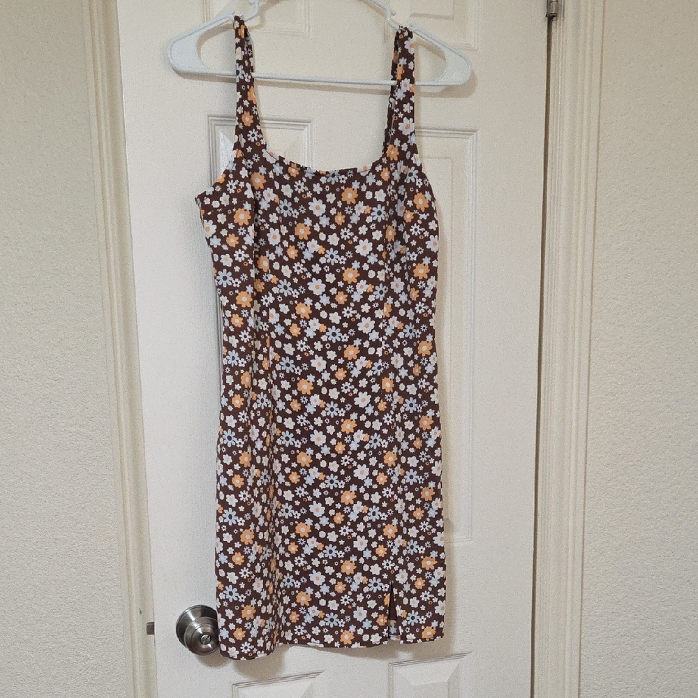 Hollister Brown and White Floral Top